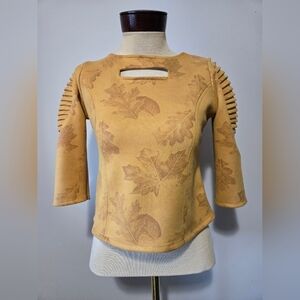 Me Billa Mustard Leaf Pattern Fitted Crop. Size Small